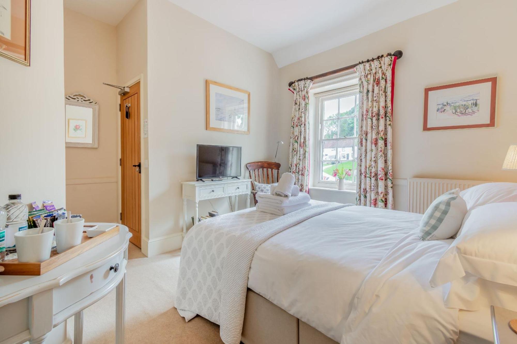 Tiger Inn - Catherine Eastdean Bagian luar foto
